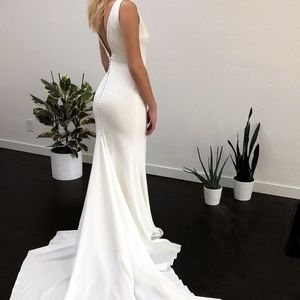 Pronovias Racimo Wedding Dress w/ Cathedral Veil